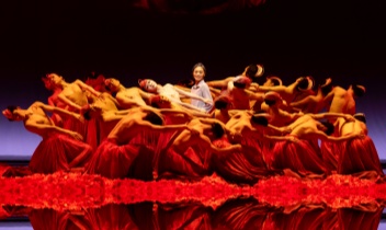 舞剧《人在花间住》